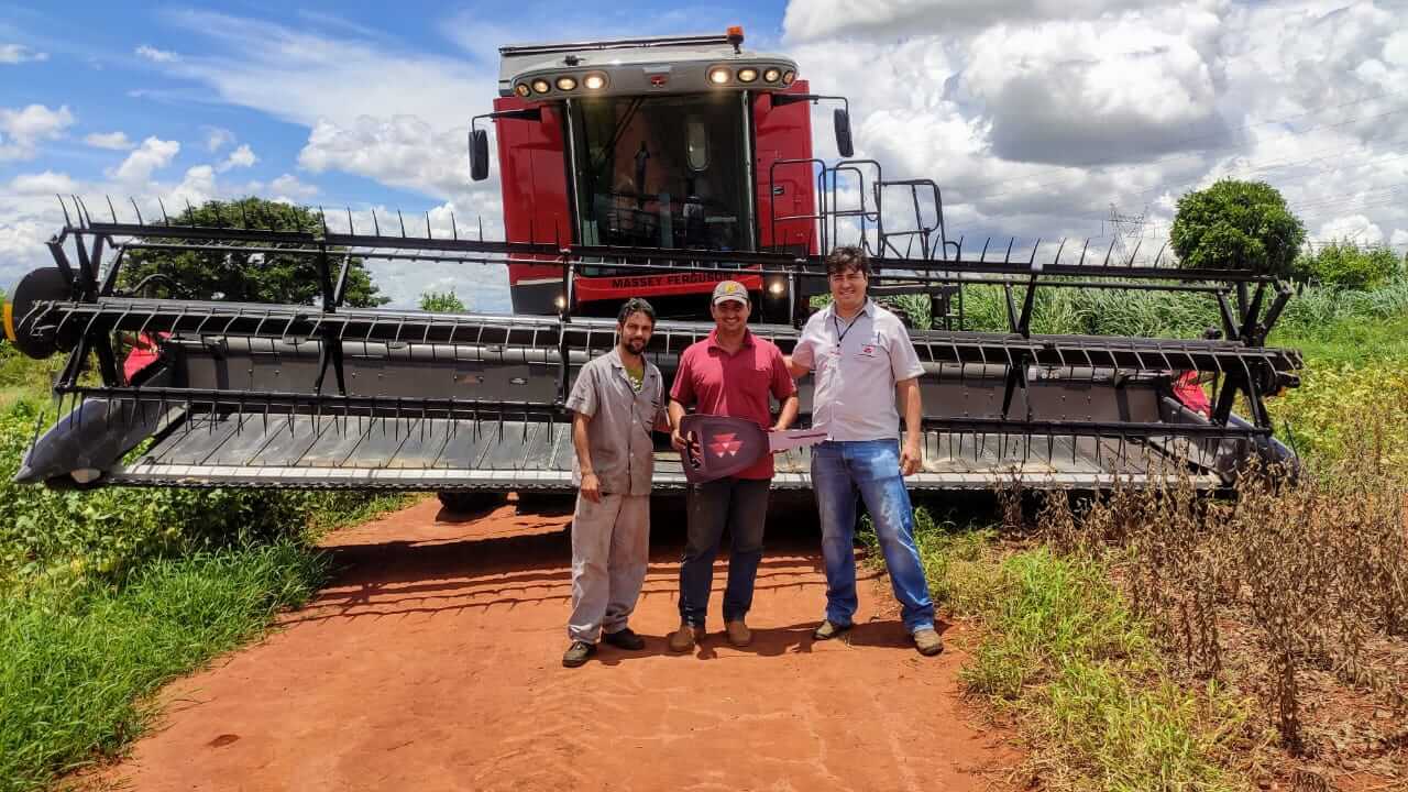 Entrega Do Pulverizador Auto Propelido Mf 8125 E Colheitadeira Mf 6690 Hybrida No Sul De Minas Somassey