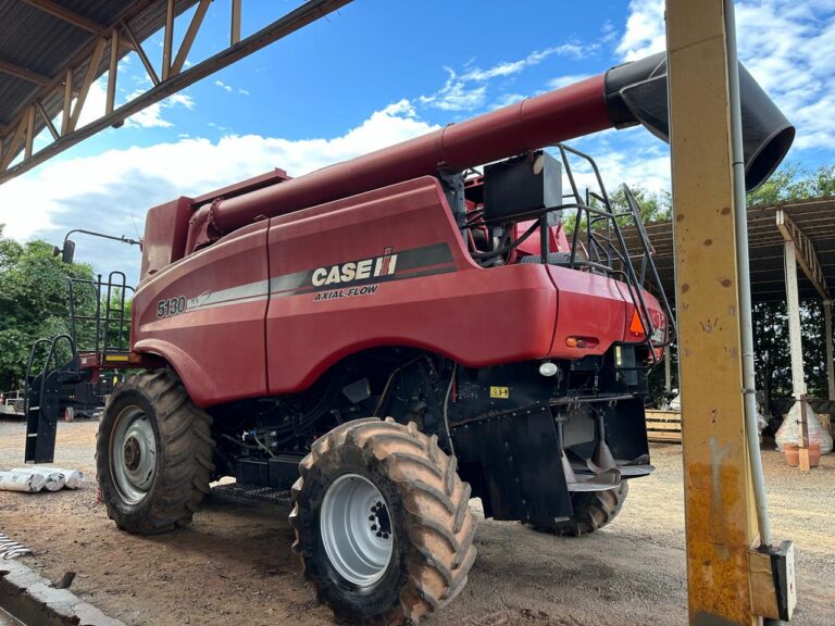 Colheitadeira de Grãos Case 5130